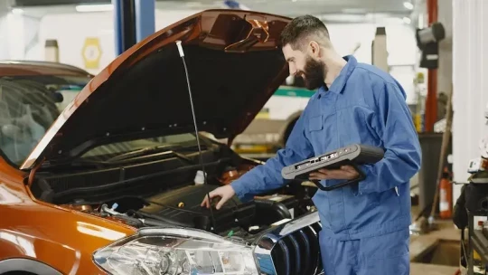 Razones por las que tu coche no arranca si tiene batería