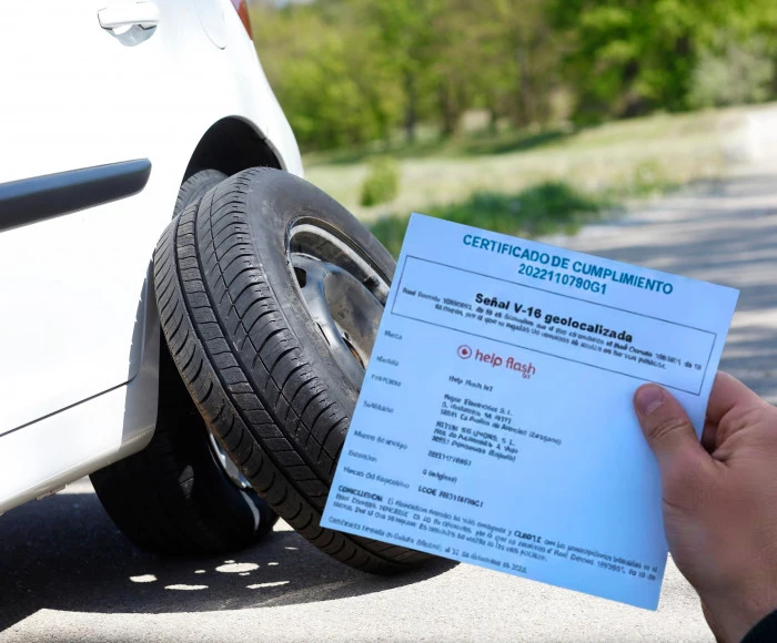 El papel de la señal V-16 que te puede evitar una multa por llevarlo en la furgoneta