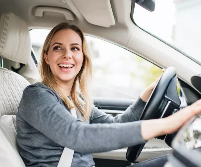 ¡Cuidado! La DGT prohíbe hablar con los peatones 