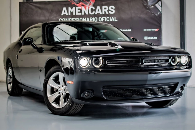 Dodge Challenger SXT STANDARD RWD