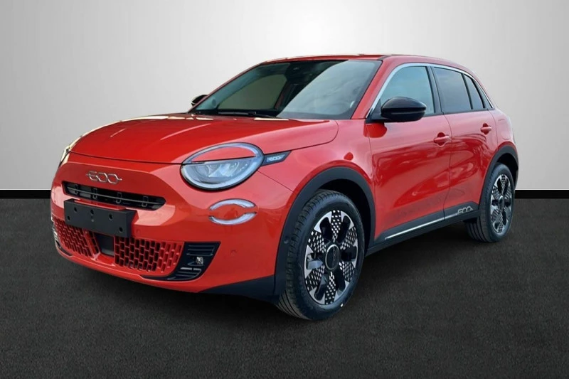 Fiat 600 600e La prima 54kwh 115kw (156cv) Fiat 600 600e La prima 54kwh 115kw (156cv)