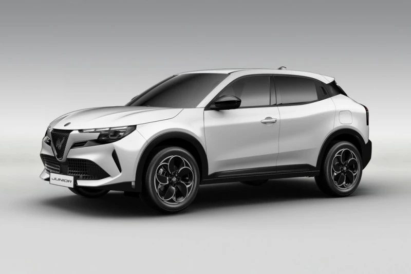 Alfa Romeo Junior Ibrida eQ4