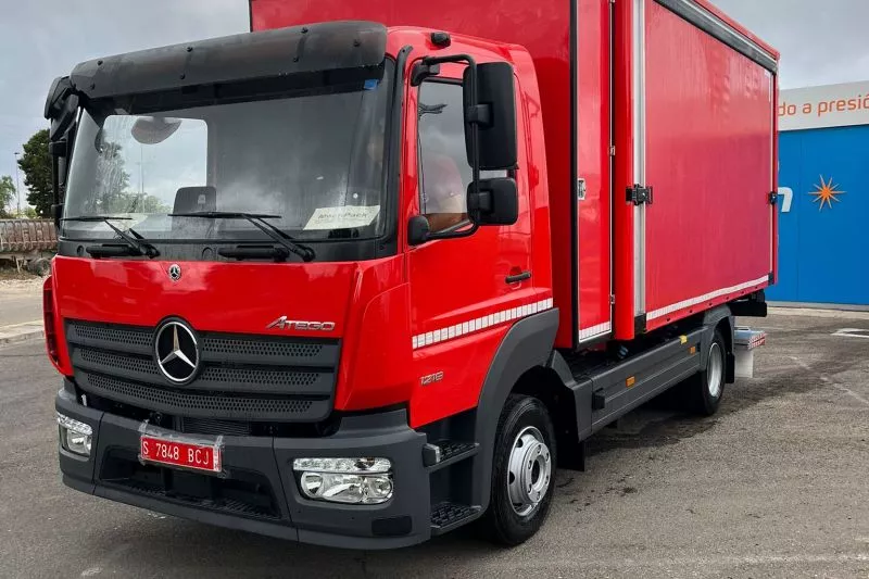 Mercedes-Benz Atego 1218 + botellero