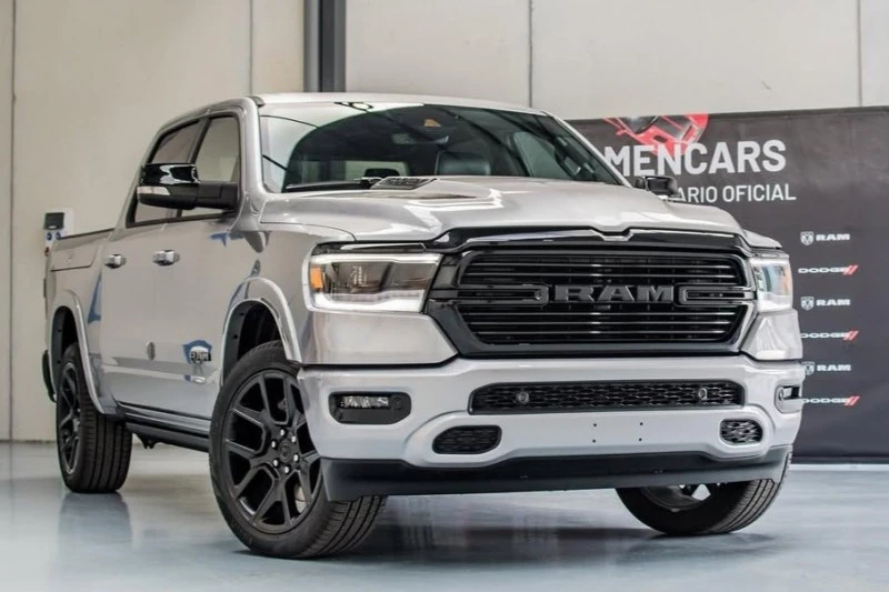 RAM 1500 Laramie EcoDiesel Night