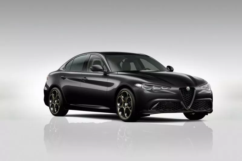 Alfa Romeo Giulia Intensa 2.2 JTDM 160 CV AT8 Alfa Romeo Giulia Intensa 2.2 JTDM 160 CV AT8