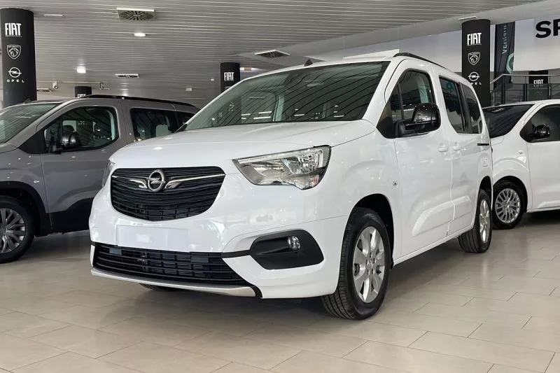 Opel Combo-e Life L Elegance Plus 100kw / 136 CV