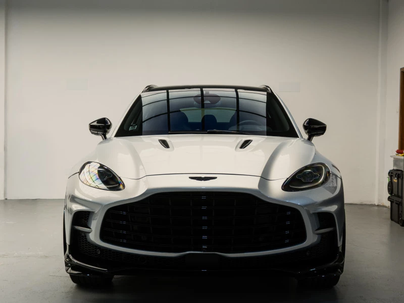 Aston Martin DBX 707 V8
