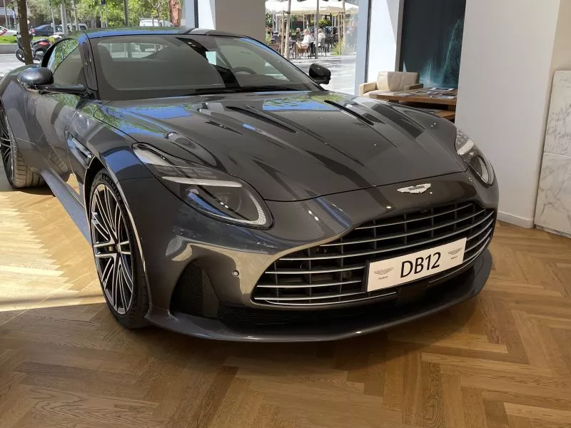 Aston Martin DB12 COUPE