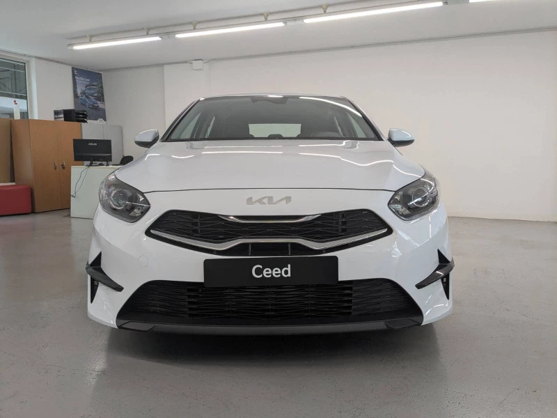 Kia Ceed 1.0 T-GDi 74kW (100CV) Concept Kia Ceed 1.0 T-GDi 74kW (100CV) Concept