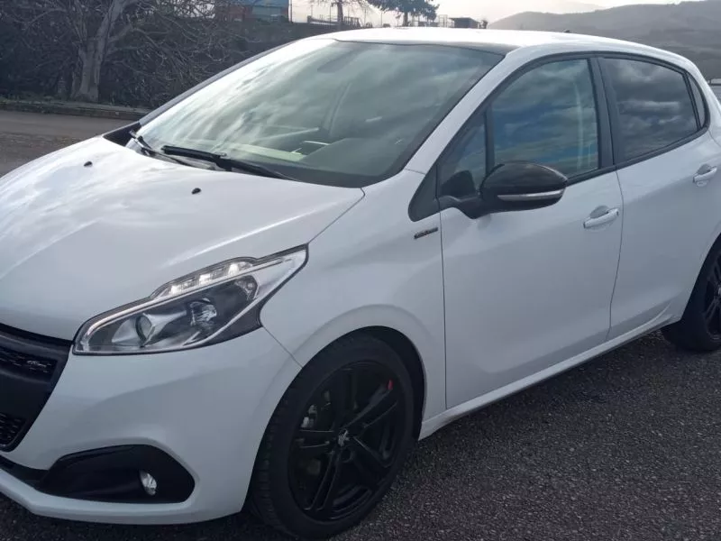 Peugeot 208 5P GT-Line BlueHDi 73KW (100CV) Peugeot 208 5P GT-Line BlueHDi 73KW (100CV)