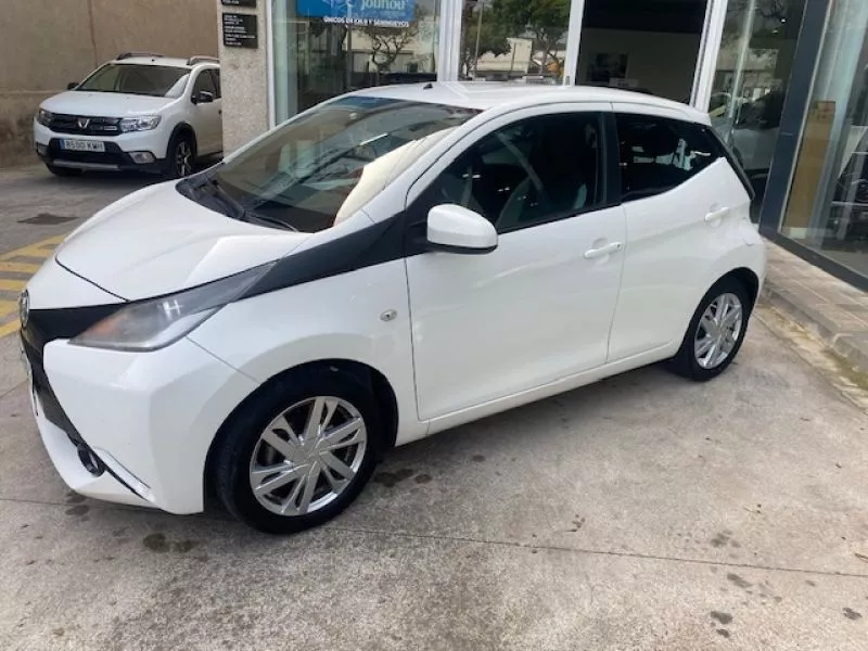 Toyota Aygo 1.0 70 x-play Toyota Aygo 1.0 70 x-play