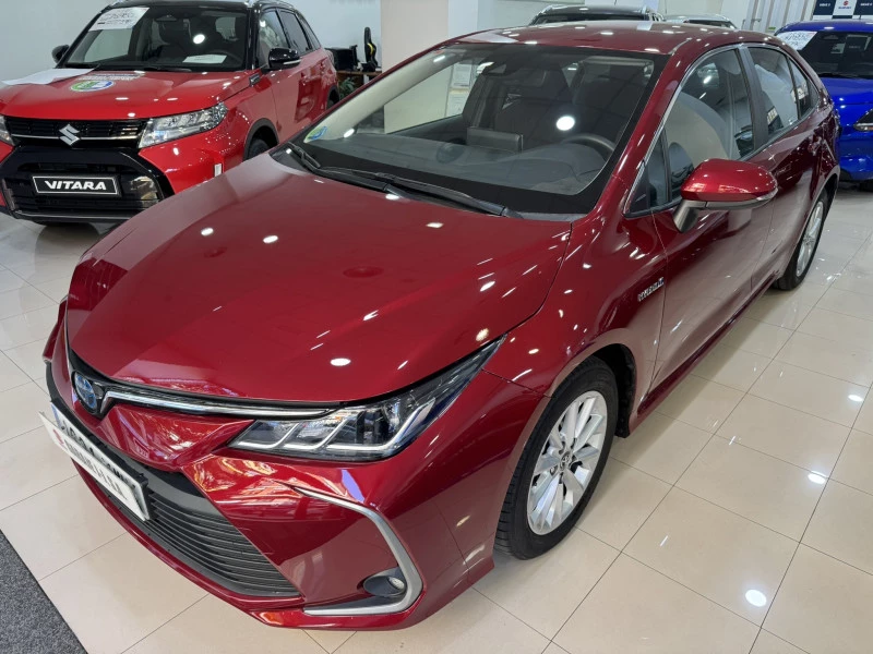Toyota Corolla Sedán 1.8 HYBRID  125