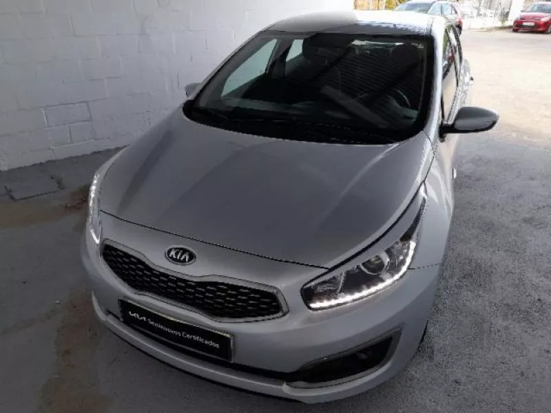 Kia Ceed 1.6 CRDi 85kW (115CV) Business Kia Ceed 1.6 CRDi 85kW (115CV) Business