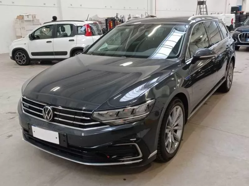 Volkswagen Passat Variant GTE 1.4 TSI e-Power 115kW + 85kW Volkswagen Passat Variant GTE 1.4 TSI e-Power 115kW + 85kW