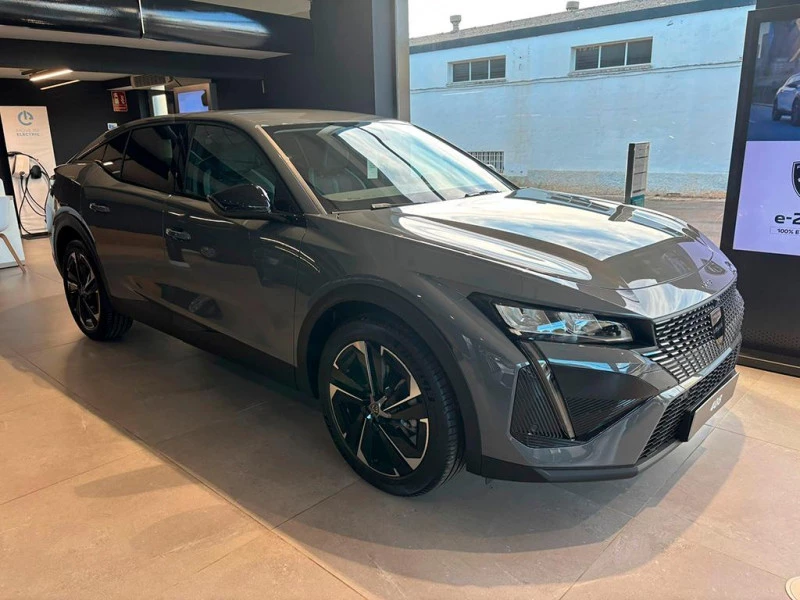 Peugeot 408 1.2 MHEV 145 E-DCS6 ALLURE 5P Peugeot 408 1.2 MHEV 145 E-DCS6 ALLURE 5P