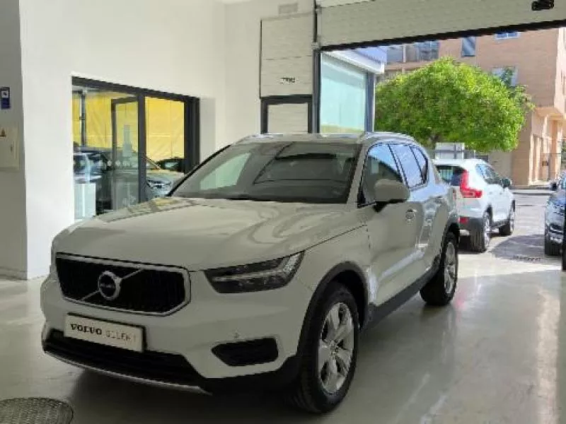Volvo XC40 2.0 D4 AWD Momentum Auto Volvo XC40 2.0 D4 AWD Momentum Auto