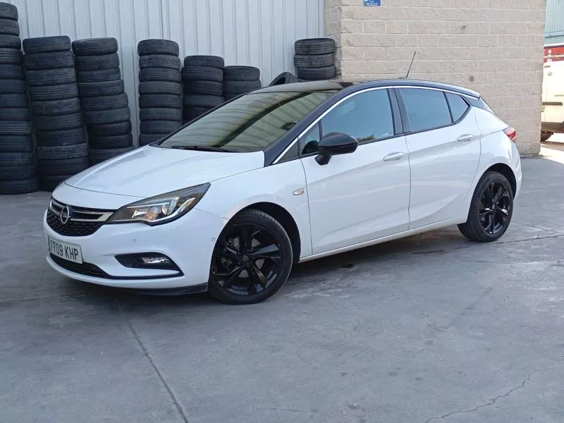 Opel Astra 1.6 CDTi 81kW (110CV) Selective Opel Astra 1.6 CDTi 81kW (110CV) Selective