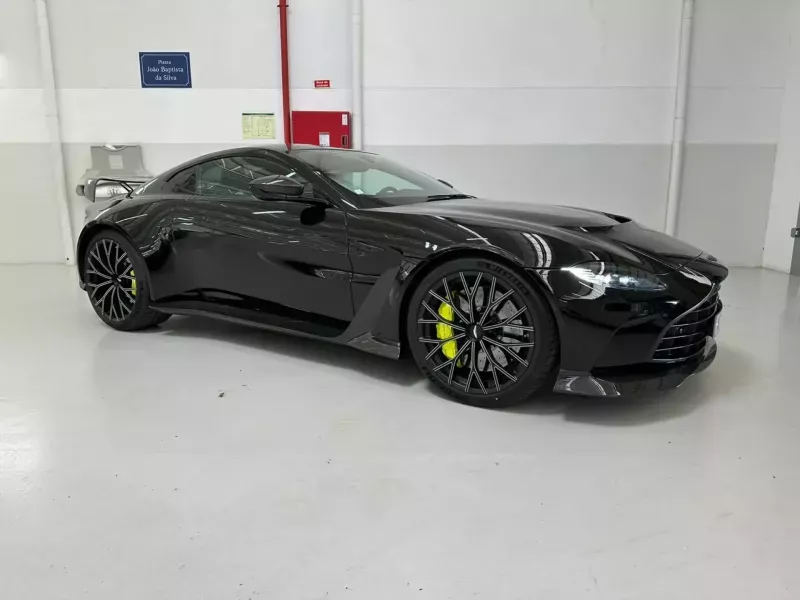 Aston Martin Vantage V12 Coupe Aston Martin Vantage V12 Coupe