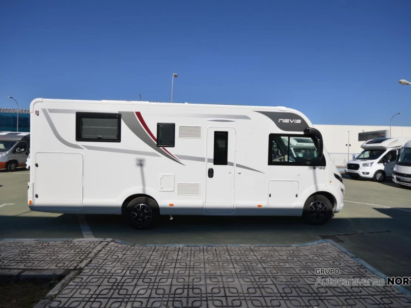 MCLOUIS NEVIS NEVIS 879