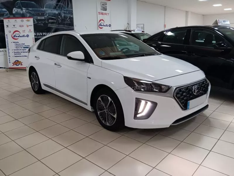 Hyundai IONIQ 1.6 GDI PHEV TECNO 5P Hyundai IONIQ 1.6 GDI PHEV TECNO 5P