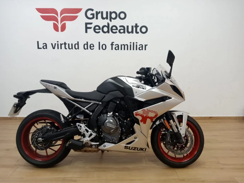 Suzuki GSX R8