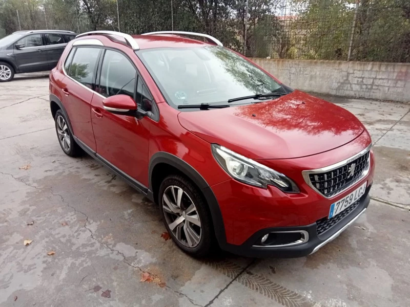 Peugeot 2008 Allure BlueHDI 100 S&S BVM6 Peugeot 2008 Allure BlueHDI 100 S&S BVM6