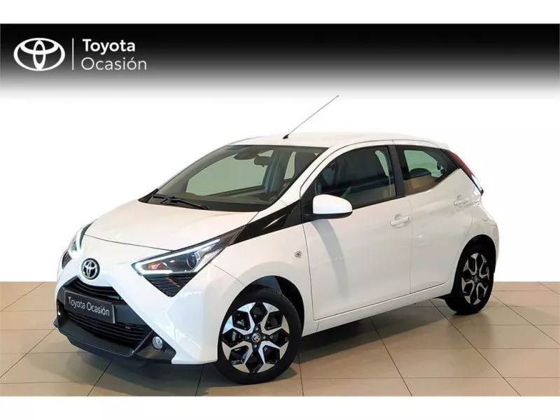 Toyota Aygo 5 Puertas x-play 70 Manual 5v Toyota Aygo 5 Puertas x-play 70 Manual 5v