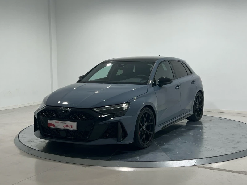 Audi RS3 Sportback 2.5 TFSI S tronic quattro Audi RS3 Sportback 2.5 TFSI S tronic quattro