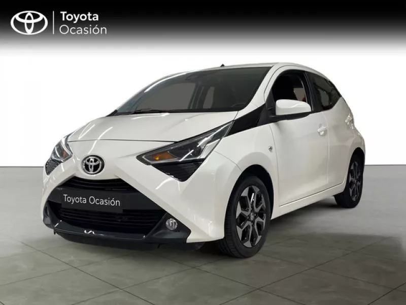 Toyota Aygo 1.0 70 x-play 53 kW (72 CV) Toyota Aygo 1.0 70 x-play 53 kW (72 CV)