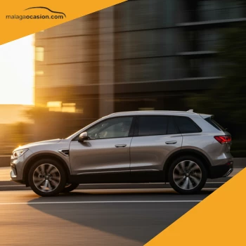 SUV conduciendo por la ciudad