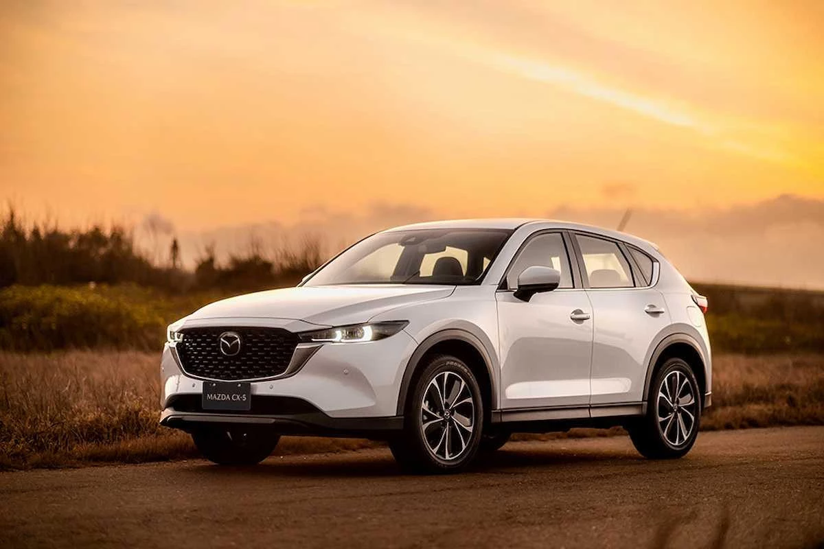 Mazda cx5 de segunda mano en una puesta de sol