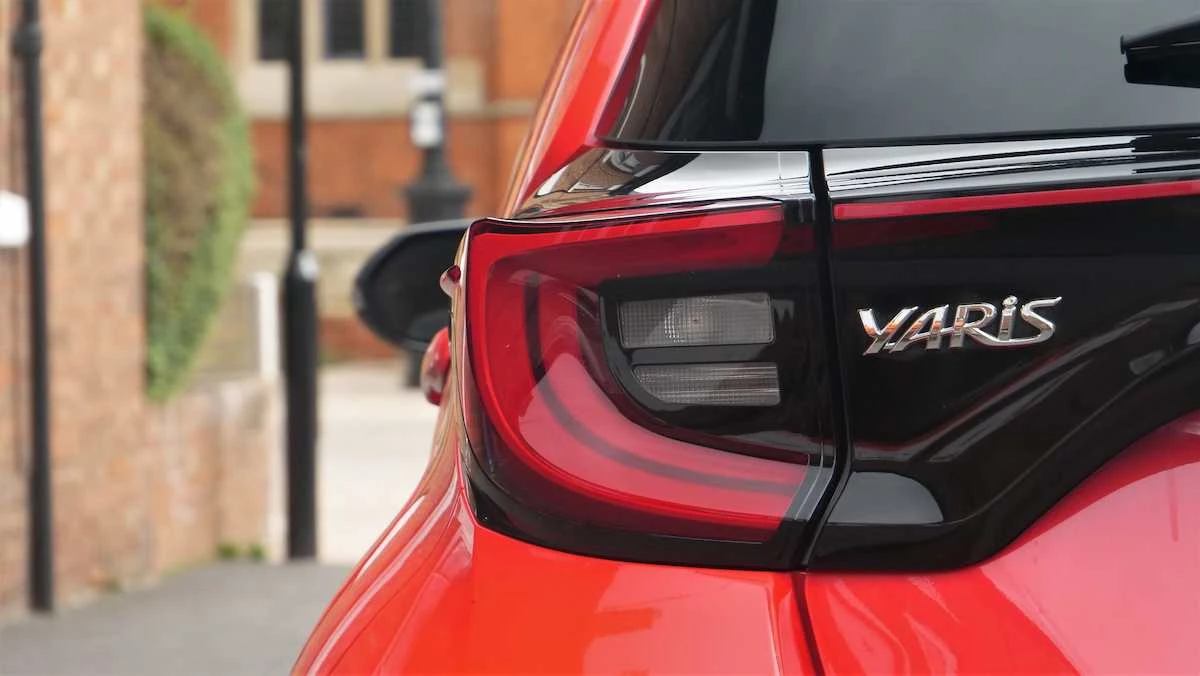 Plano detalle de Toyota Yaris en 2025
