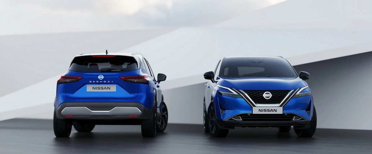 Vista frontal y trasera del Nissan Qashqai 2025 con nuevo diseño y tecnología avanzada