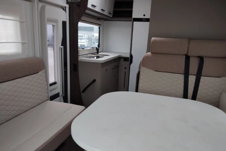 Interior caravana nueva