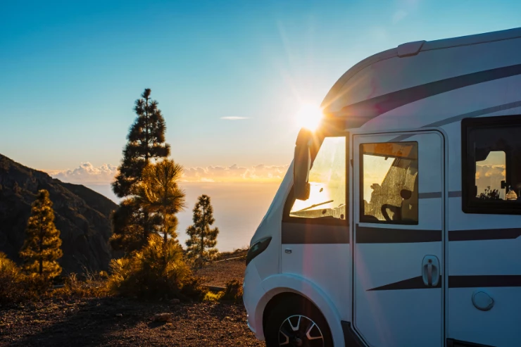 Paisaje en autocaravana nueva