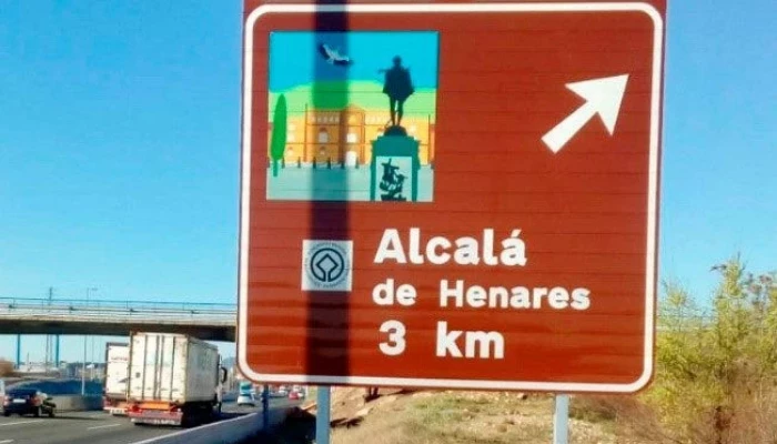 Cartel de carretera de Alcalá de Henares