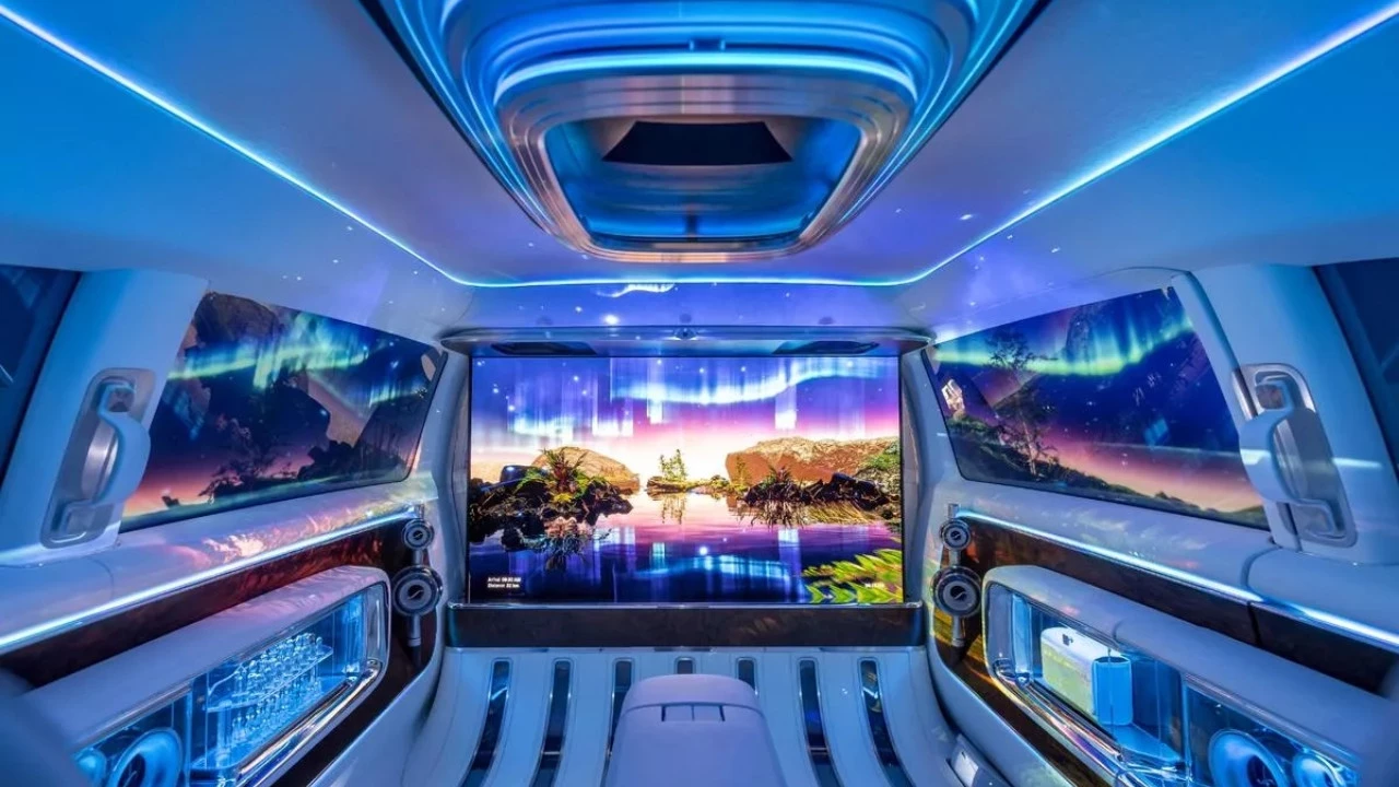 Mercedes Vision V cine retráctil de 65 pulgadas