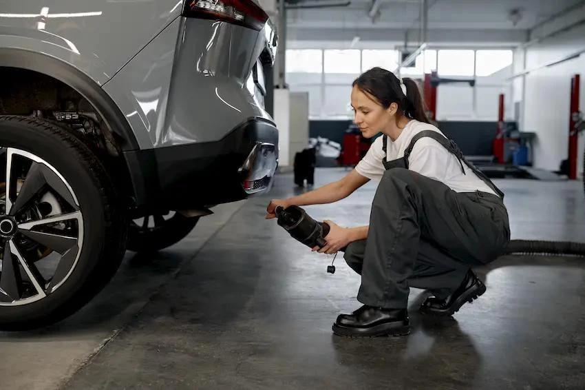 Un coche pasando test de la ITV