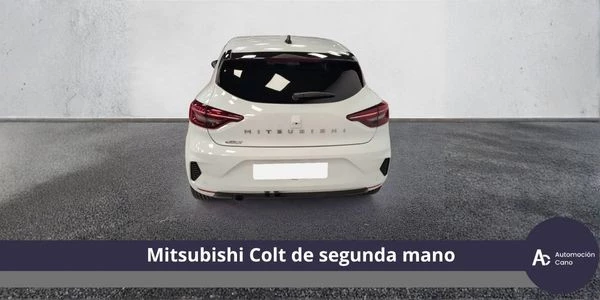 Mitsubishi Colt por detrás