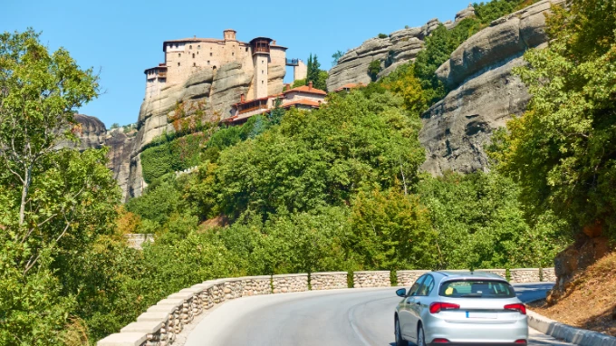 Recorre pueblo con el coche de segunda mano de Yamovil