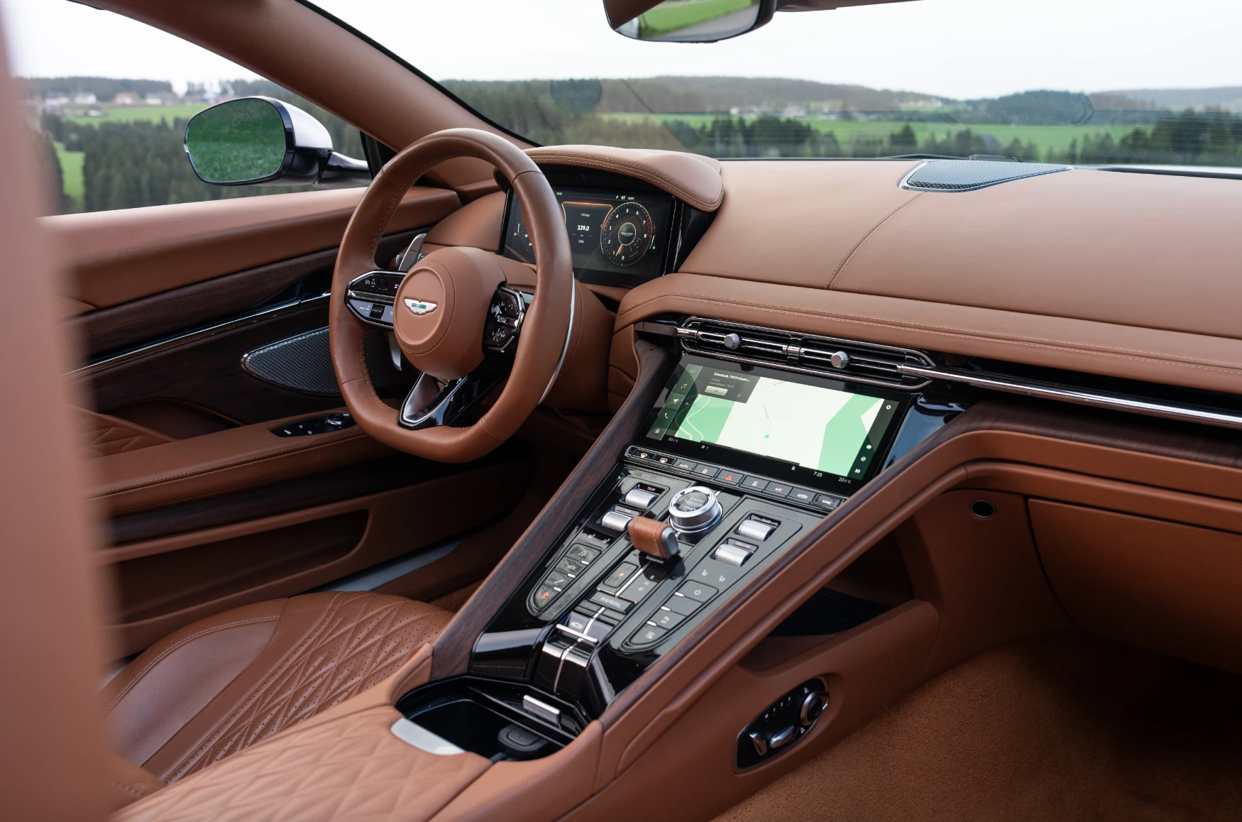 Interior del Aston Martin DB12 Volante