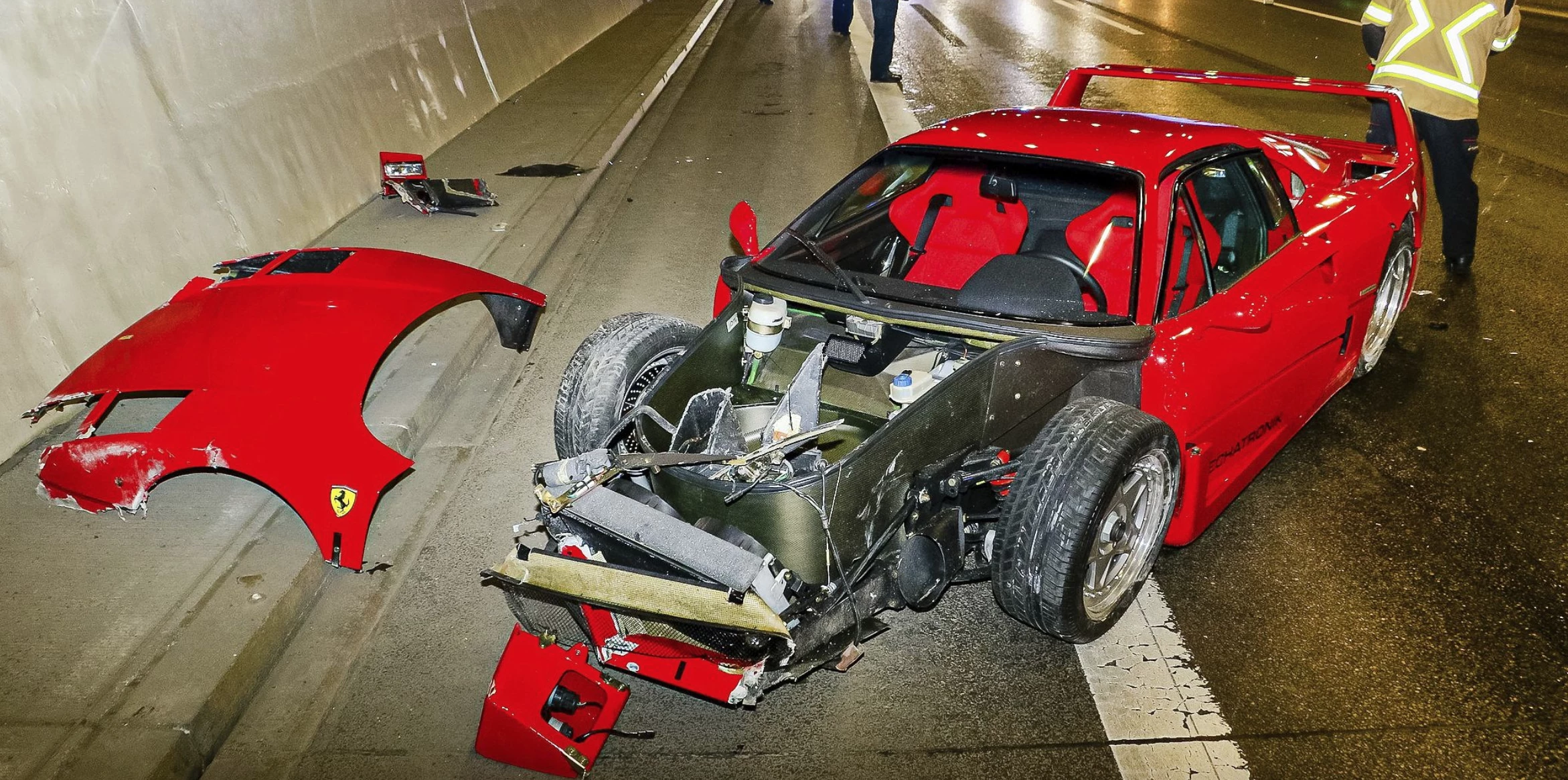 Ferrari F40 destrozado