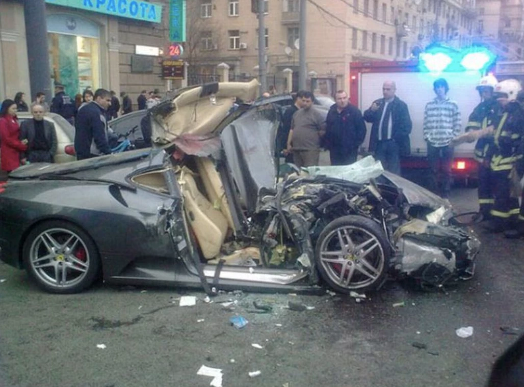 Ferrari 430 tras una carrera ilegal 