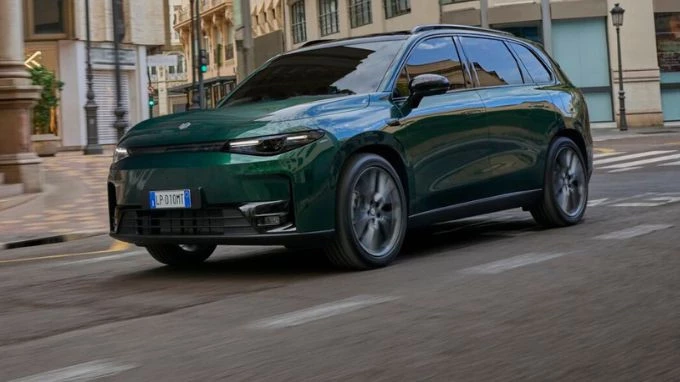 C10 100% eléctrico de color verde