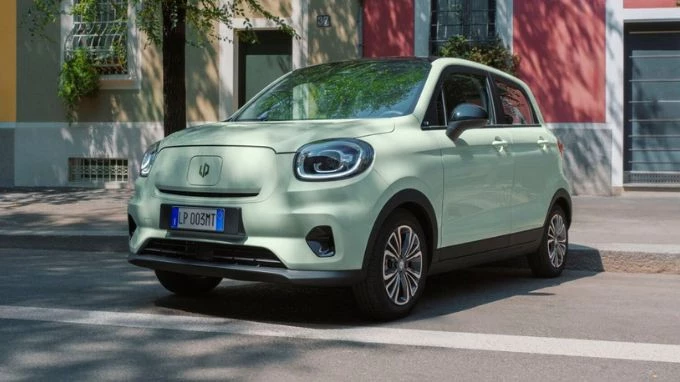 Leapmotor T03 de color verde menta